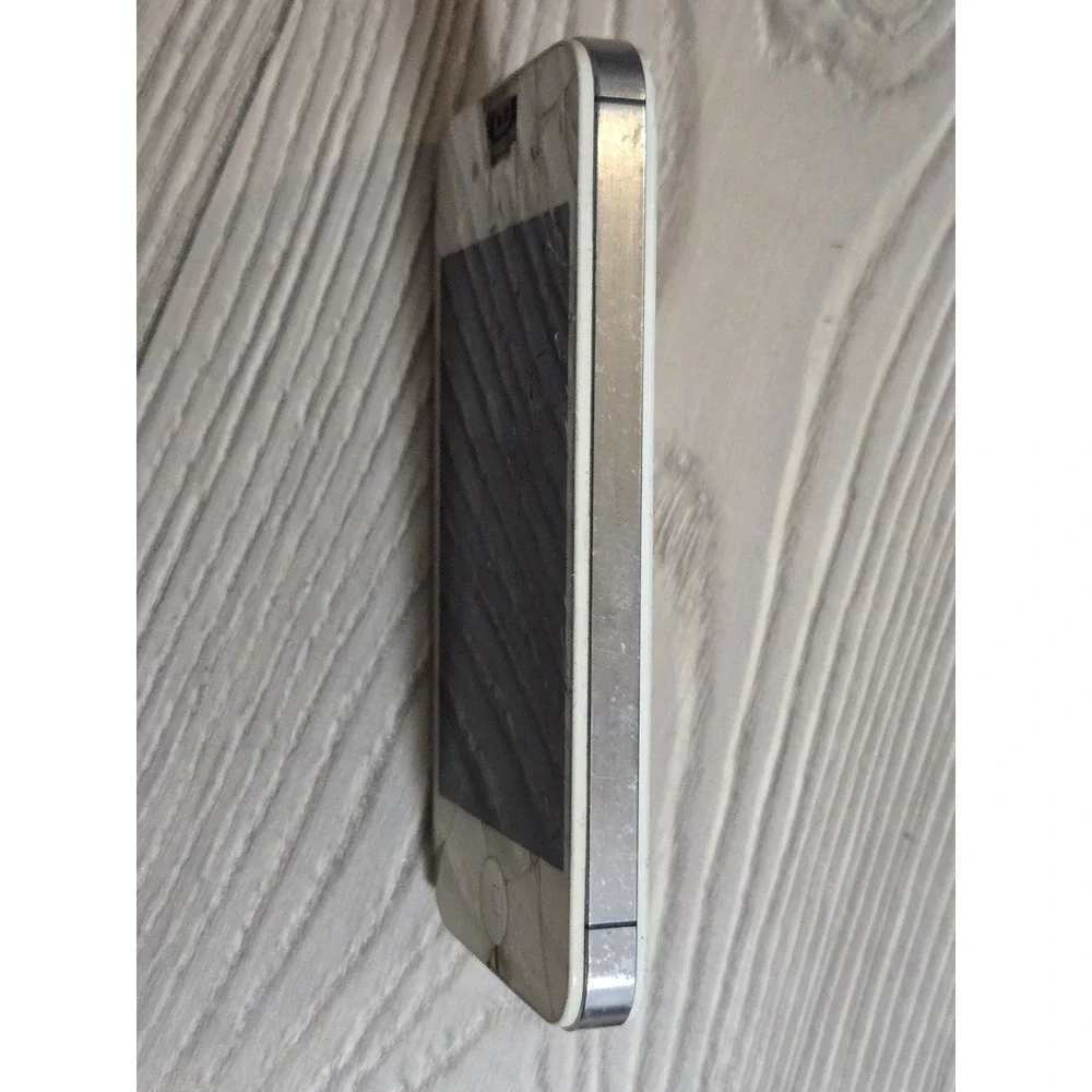 Apple iPhone &‎ Random Flip Phone Lot - Broken / Damaged Parts Only Lot
